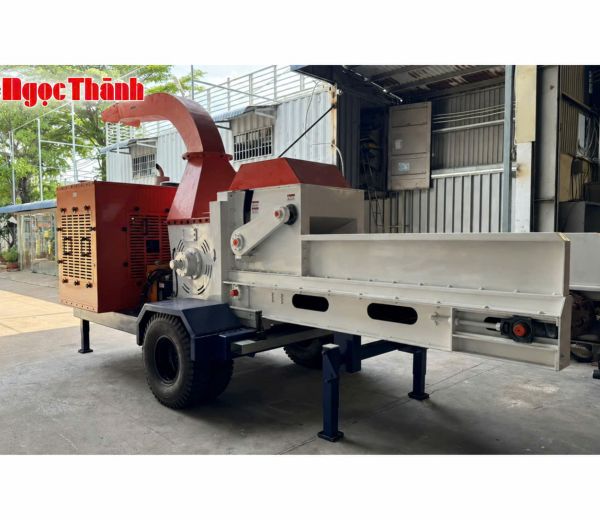 Máy băm gỗ di động