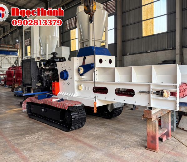 Máy băm gỗ di động