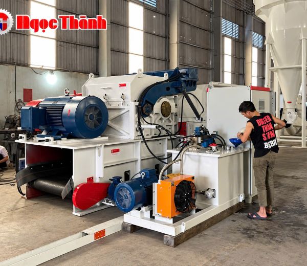 Máy băm gỗ hỗn hợp dạng băm trống 