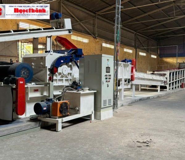 Máy băm gỗ hỗn hợp dạng băm trống 