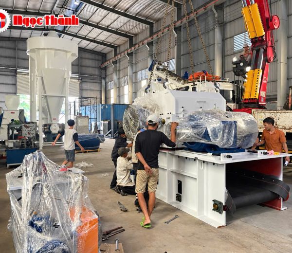 Máy băm gỗ hỗn hợp dạng băm trống 