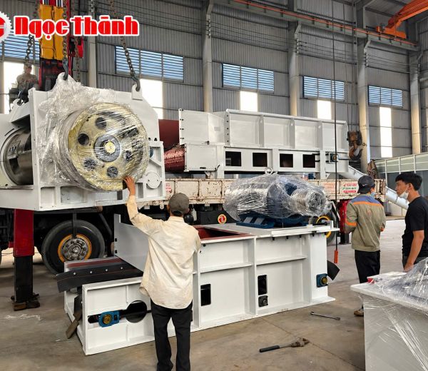 Máy băm gỗ hỗn hợp dạng băm trống 