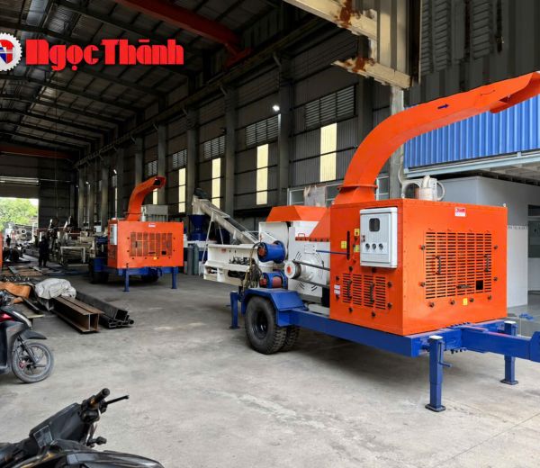 Máy băm gỗ di động