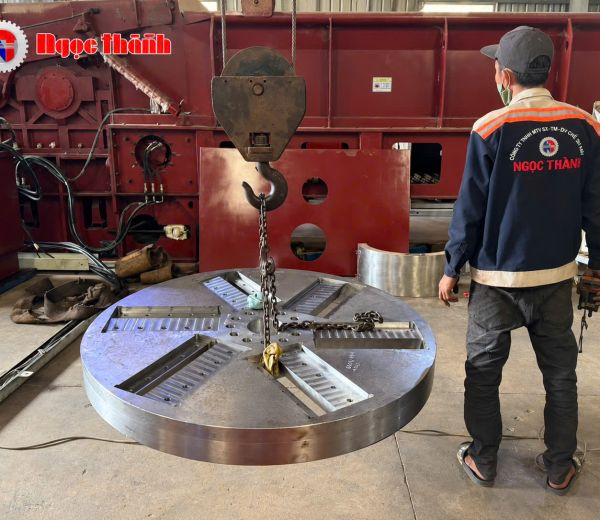 Máy băm gỗ dạng băm đĩa công nghiệp 