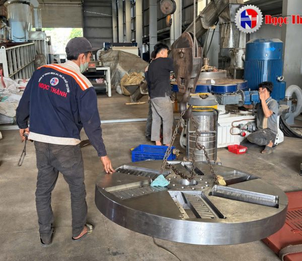 Máy băm gỗ dạng băm đĩa công nghiệp 